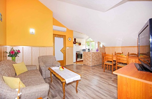 Makarska Old Town Apartment | Holiday apartment 80 m to the Adriatic Sea with internet