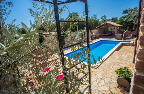 Nova Vas Apartment | Holiday apartment with pool and Tuscan style
