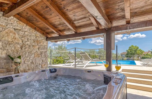 Selina Apartment | Holiday apartment with pool