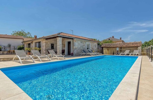 Selina Apartment | Holiday apartment with pool