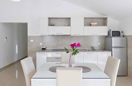 Baska Apartment | Holiday apartment mit Pool
