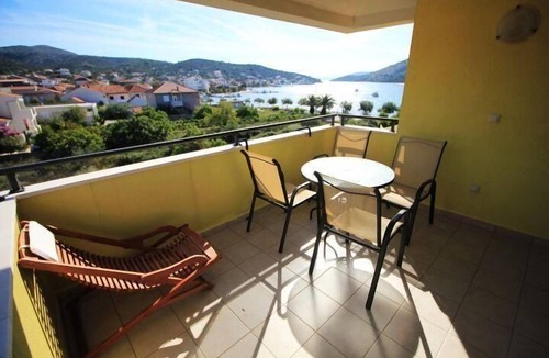 Vinisce Apartment | Holiday apartment Vinišće for 2 - 4 persons with 2 bedrooms - Twin house