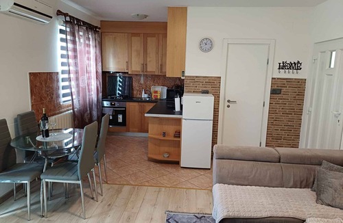 Milovcici Apartment | Holiday apartment with balcony