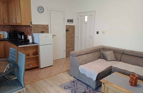 Milovcici Apartment | Holiday apartment with balcony