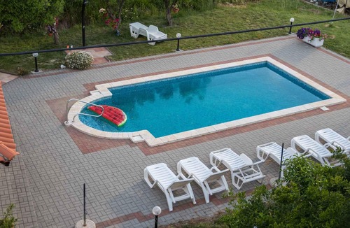 Mundanije Apartment | Holiday apartment with pool
