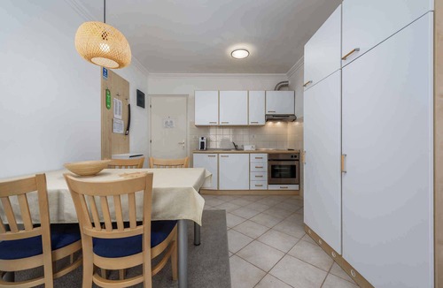 Crveni Vrh Apartment | Holiday apartment with air conditioning, internet and private parking space