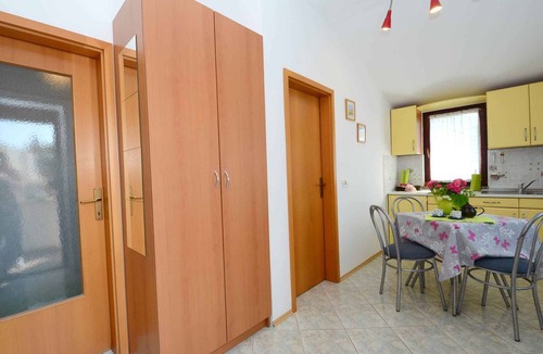 City Center Apartment | Holiday apartment with air conditioning and terrace
