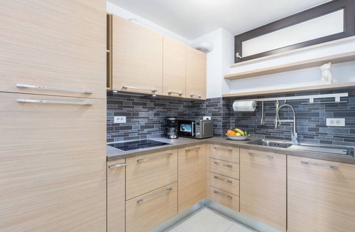City Center Apartment | Holiday apartment with balcony and air conditioning