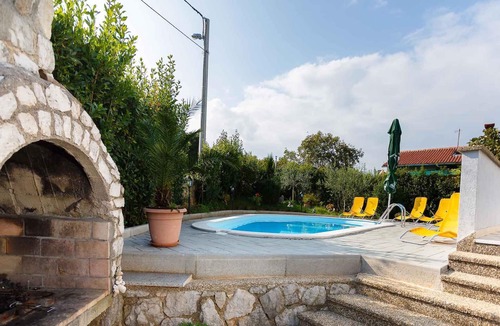 Salatic Apartment | Holiday apartment with pool