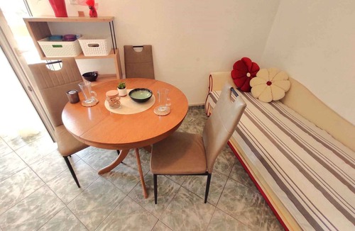 Slatine Apartment | Holiday apartment with sea view 200 m from the beach
