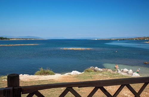 Valdebek Apartment | Holiday apartment with private pool and terrace