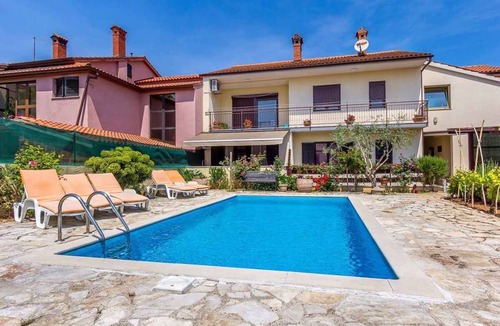 Valdebek Apartment | Holiday apartment with private pool and terrace