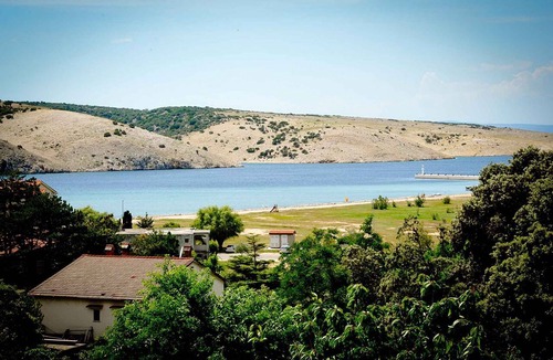 Lopar Apartment | Holiday apartment with terrace and air conditioning