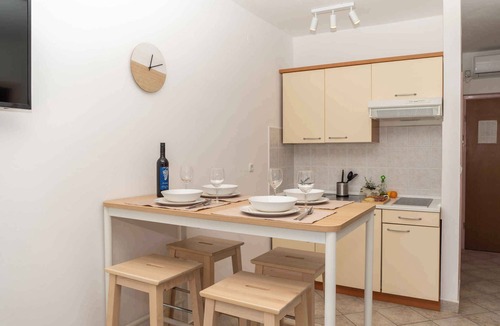 Ravni Apartment | Holiday apartment with terrace and sea view