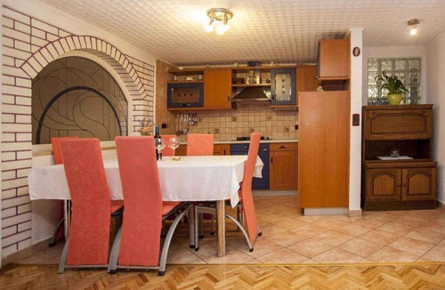 Borik Apartment | Holiday apartment with whirlpool tub and barbecue