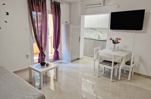 Baska Apartment | Holiday flat modernly furnished only 300 m from the sea
