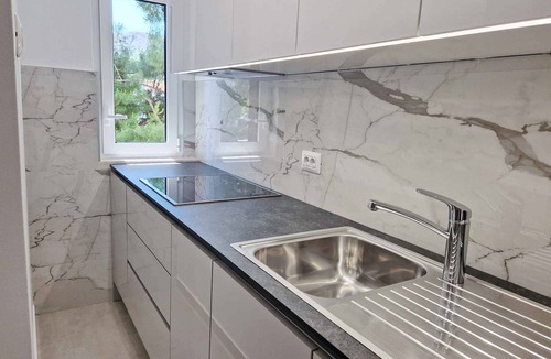 Baska Apartment | Holiday flat modernly furnished only 300 m from the sea