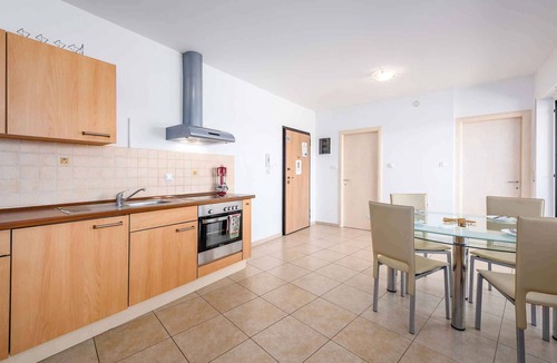 Monterol Apartment | Holiday flat with air conditioning and barbecue