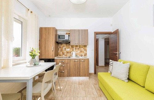 Valbandon Apartment | Holiday flat with balcony and pool