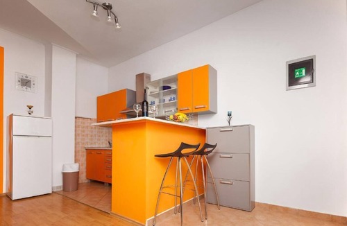 Pomer Apartment | Holiday flat with jacuzzi in villa with parking space