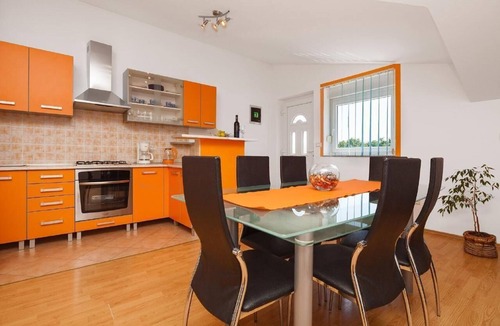 Pomer Apartment | Holiday flat with jacuzzi in villa with parking space