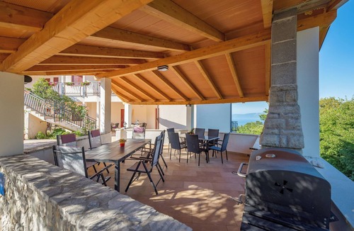 Drenje Apartment | Holiday flat with swimming pool, hot tub and sauna
