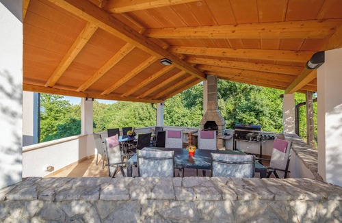 Drenje Apartment | Holiday flat with swimming pool, hot tub and sauna