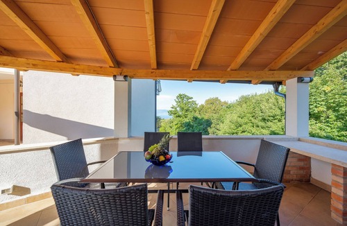 Drenje Apartment | Holiday flat with swimming pool, hot tub and sauna