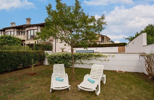 Tar House | Holiday Home Bellavista/HR-11042-01 by Interhome