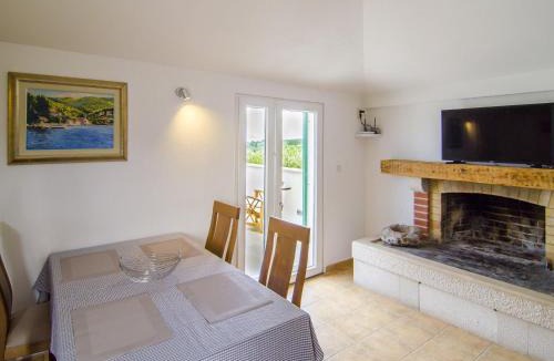 Splitska House | Holiday Home Bliss - Holiday Home with Outdoor Pool and Sea View ST