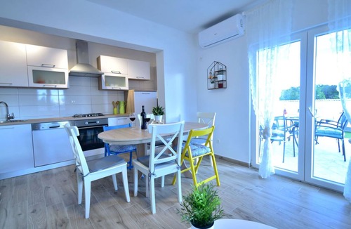 Novigrad House | Holiday Home Dinko with pool by Interhome