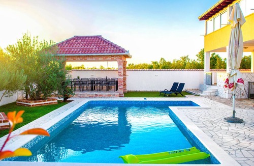 Novigrad House | Holiday Home Dinko with pool by Interhome