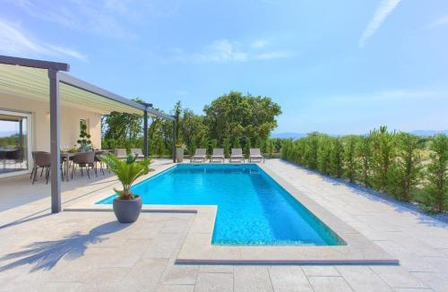 Vrh Villa | Holiday Home Elegant