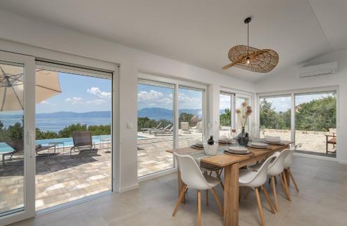 Kostrena House | Holiday Home Elora Seaview Private Pool And Garden - Happy Rentals