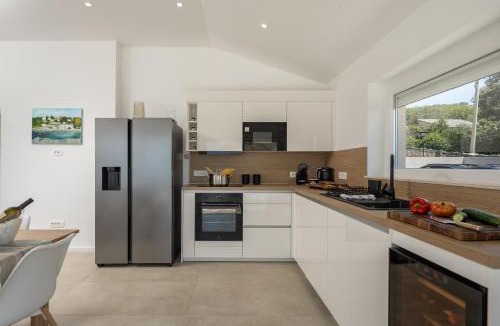 Kostrena House | Holiday Home Elora Seaview Private Pool And Garden - Happy Rentals