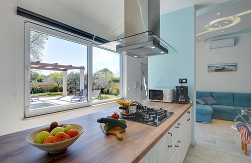 Galizana House | Holiday Home in Galižana with Pool & Beach