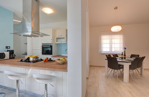 Galizana House | Holiday Home in Galižana with Pool & Beach