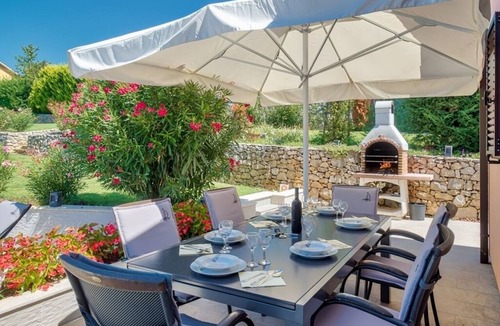 Labin House | Holiday Home in Ripenda Kras with Loggia, Air condition, WIFI, Washing machine (676-1)