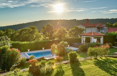 Labin House | Holiday Home in Ripenda Kras with Loggia, Air condition, WIFI, Washing machine (676-1)