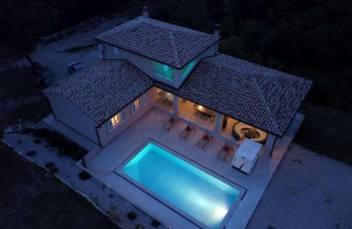 Sumber House | Holiday Home Istrische Villa Happy House by Interhome