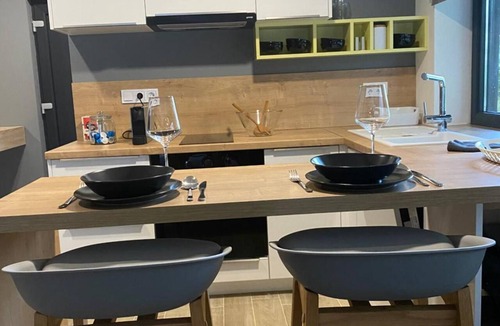 Oriovac House | Holiday Home 'Jana House Oriovac' with Lake View, Wi-Fi and Air Conditioning