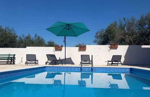 Benkovac Ski Chalet | Holiday Home Leggiero - Holiday Home Leggiero - House with four bedrooms and outdoor pool