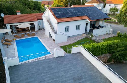 Zmijavci Villa | Holiday Home Lucija