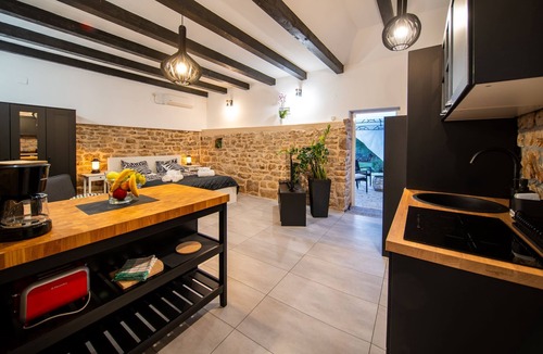 Oklaj House | Holiday home Maša with heated pool- near Krka National Park
