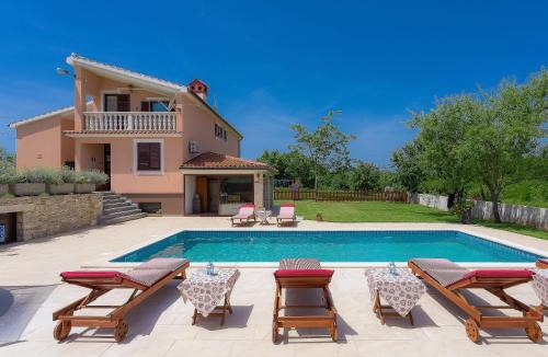 Melnica House | Holiday Home Mirjana by Interhome