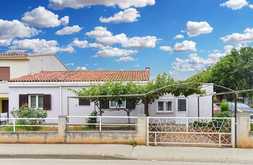 Valbandon House | Holiday home mit Klimaanlage und Terrasse