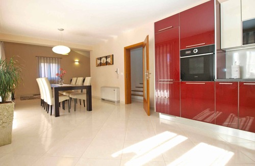 Gulici House | Holiday home mit Pool und Klimaanlage