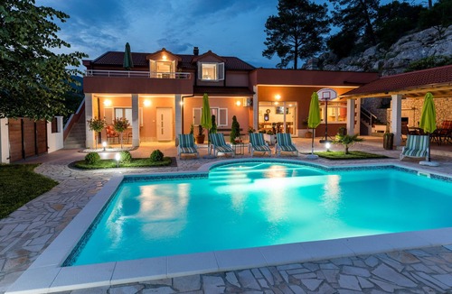 Ploce Villa | Holiday home Ostojić attractive villa with private pool near lakes