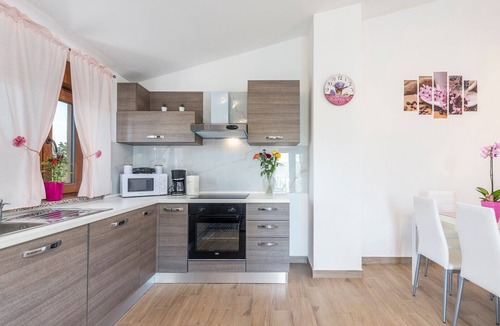 Groznjan House | Holiday Home Terre Bianche with Private Pool and Whirlpool