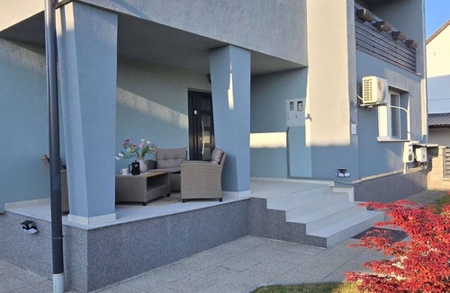 Karanac House | Holiday Home Thesaurum - Four Bedroom Holiday Home with Swimming Pool
